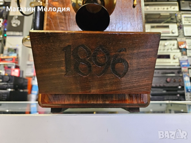 Бар шкаф за алкохол във формата на стенен телефон с музикална кутия. , снимка 2 - Антикварни и старинни предмети - 36183490