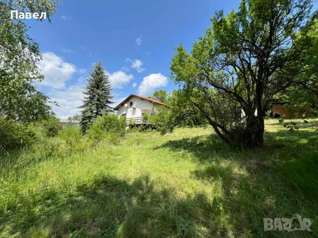 Продавам уютна вила с панорамна гледка в село Комщица, Годечко, на 78 км от София, снимка 3 - Вили - 50747166