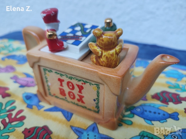 Малък колекционерски чайник "шкаф за играчки" P. Cardew, снимка 5 - Колекции - 52373349