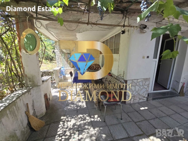 Двуетажна къща в село Ябълково, общ. Димитровград, снимка 3 - Къщи - 51508282