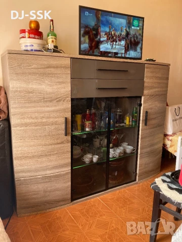 Скрин- Контра бюфет с осветление , снимка 2 - Скринове - 50503317