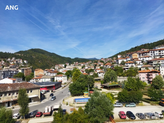 Продава четиристаен апартамент с гараж в гр.Смолян, снимка 2 - Апартаменти - 51654175