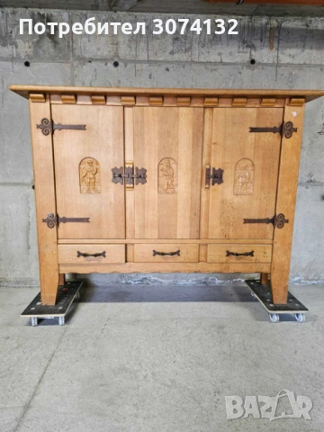 Шкаф с дърворезба и метален обков, снимка 4 - Шкафове - 53037452
