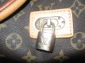 Louis Vuitton оригинална дамска чанта, снимка 7