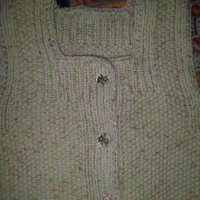 Детски ръчно плетен елек р.98, снимка 2 - Детски якета и елеци - 42518094