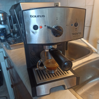 Кафе машина Таурус Тренто, работи отлично и прави хубаво кафе с каймак , снимка 2 - Кафемашини - 36509552