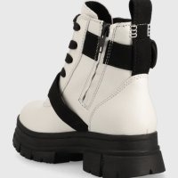 Кожени кубинки UGG W Ashton Lace Up  UGG  в бяло с платформа, снимка 3 - Дамски боти - 40561279