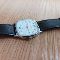 Мъжки часовник Чайка кварц СССР , снимка 2 - Антикварни и старинни предмети - 40828098