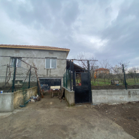 Къща в село Васил Левски, снимка 1 - Къщи - 44747001