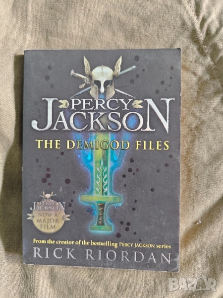 Продавам книга " Percy Jackson: The Demigod Files "Rick Riordan , снимка 1