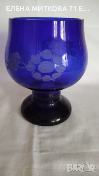 Цветна кристална ваза тип чаша с масивна основа, снимка 1