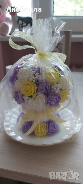 Чашка с изкуствени цветя, снимка 1