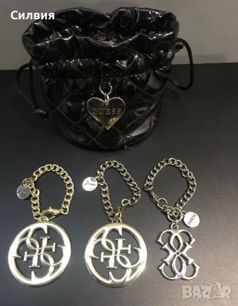 Медальончета Guess с оригинална чантичка, снимка 1