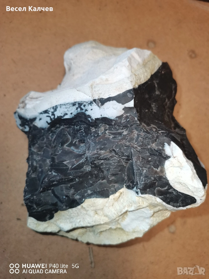 Продавам черен 2 броя кремък с високо съдържание на опал. , снимка 1