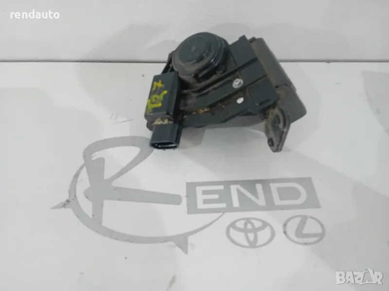 Брава за заключване на задна врата багажник Toyota Avensis t27, снимка 1