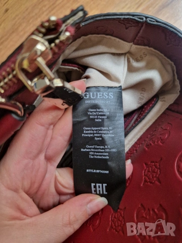 Оригинална чисто нова чанта на Guess, купувана от Англия, снимка 11 - Чанти - 53660761