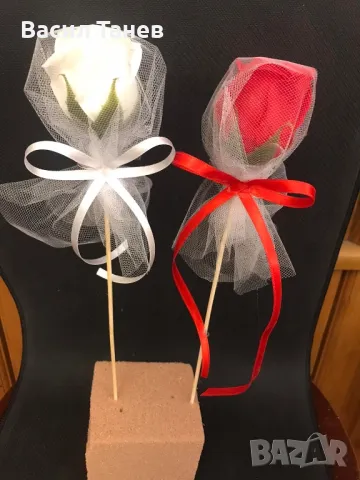 Вечни рози 2 лв 1 бр