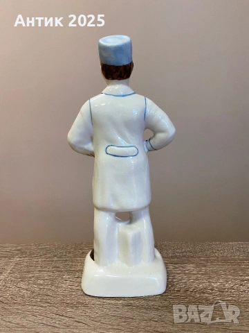 Винтидж порцеланова статуетка „Лекар“, Коростенски порцеланов завод, СССР, снимка 2 - Антикварни и старинни предмети - 53235334
