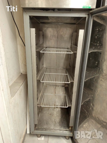 Професионален хладилник за гастронорми в средно състояние, снимка 2 - Хладилници - 53697887