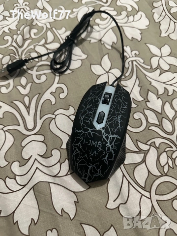 Продавам геймърска мишка i-JMB в добро визуално състояние. Мишката е с интересен дизайн с “cracked” 