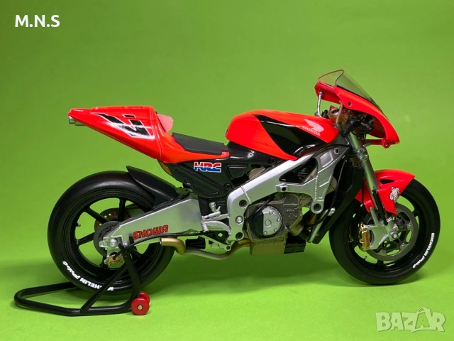 Honda RC211V Мотор Колекционерски  