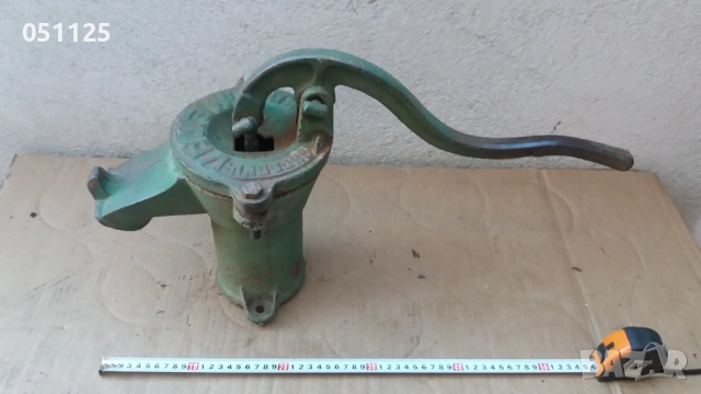 стара соц. помпа за вода - ръчна , снимка 4 - Антикварни и старинни предмети - 52923386