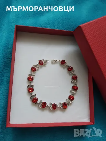 Нова, сребърна гривна с подаръна кутия.