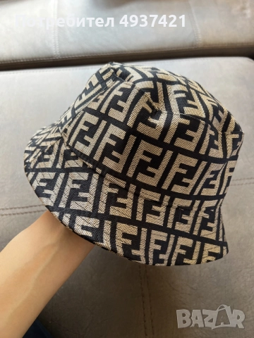Женска шапка Fendi 