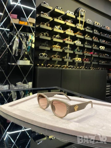 очила с черен обикновен калъф и ув защита chanel versace, снимка 7 - Слънчеви и диоптрични очила - 51410554