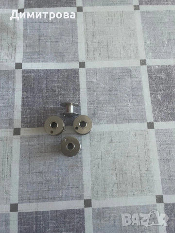 Несесер за ръчно шиене и за  пътуване - игленик , игли / игла/ и калерче /калерчета/ за шевна машина, снимка 12 - Антикварни и старинни предмети - 36346729