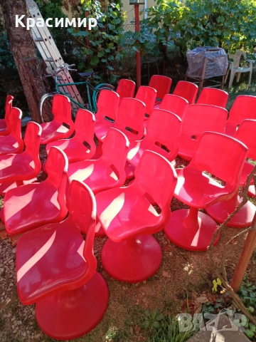 Винтидж въртящи се пластмасови столове. 60 лв. за бр. Има налични бройки