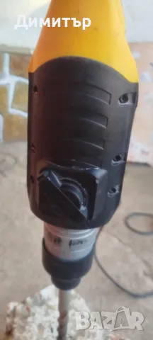 Перфоратор къртач DeWALT, снимка 4 - Перфоратори - 50072810