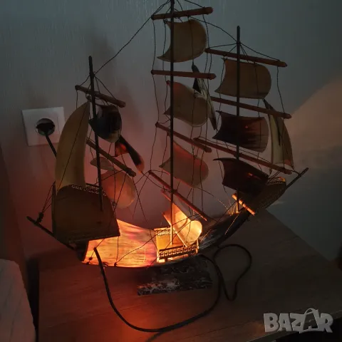 Голям кораб от рог с нощна лампа и латерна, снимка 2 - Колекции - 50266343