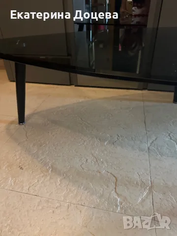 Стъклена маса с дървени крачета, снимка 3 - Маси - 50249269