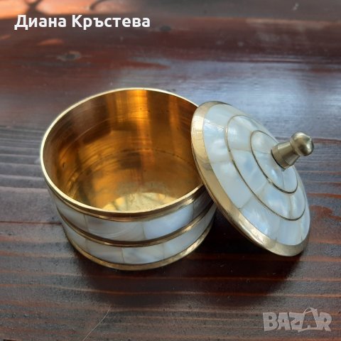 Месинг и седеф - декоративен комплект ваза, свещник, кутийка, снимка 2 - Вази - 39974169