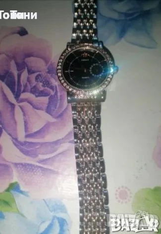 Златист Дамски Часовник с Камъни Нов , снимка 3 - Дамски - 50509891