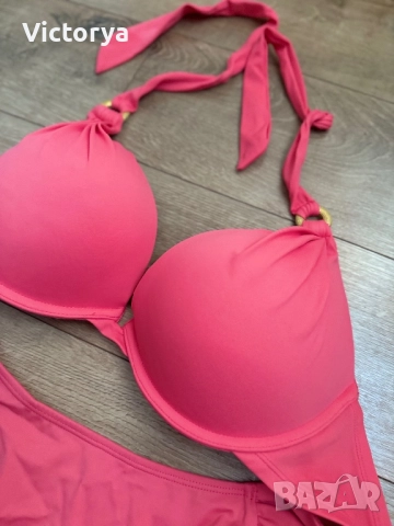 Бански цвят корал с повдигащ ефект