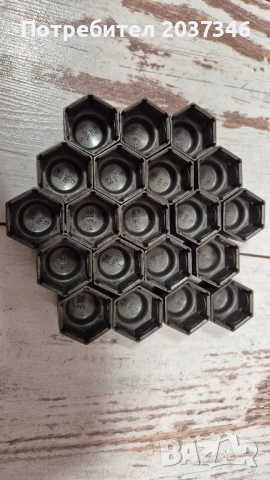 Оригинални капачки за болтове на джанти Опел Инсигния, снимка 3 - Аксесоари и консумативи - 52159756