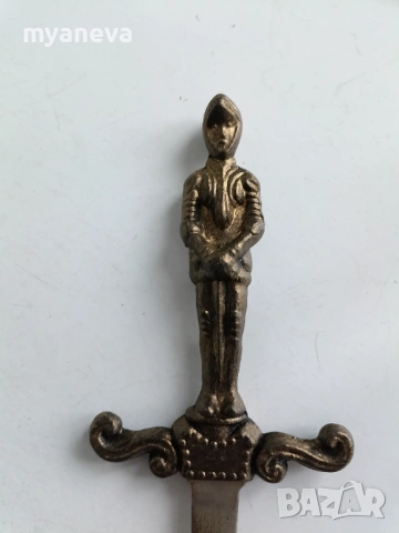 Рицарски, кожен герб с ножове за писма и декорация. , снимка 5 - Статуетки - 53850235