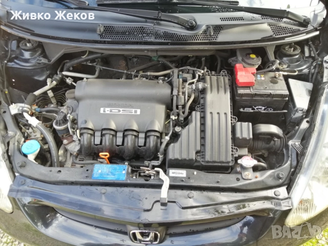 Honda Jazz 2004 Автоматик – Напълно обслужена, готова за новия си собственик!, снимка 6 - Автомобили и джипове - 52671368