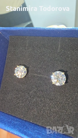 Сребърни обеци с камък мойсанит