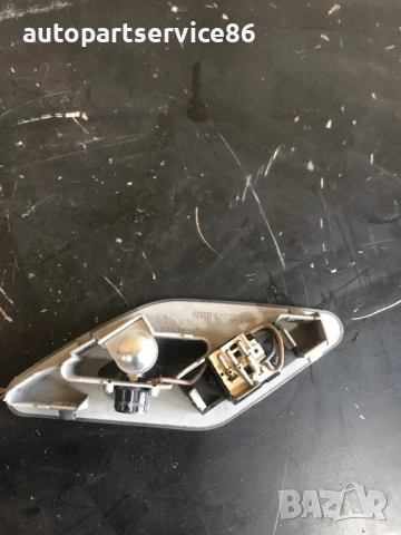 Вътрешна лампа за четене за задна дясна врата за Mercedes S Class W140 (1991-1997) 1408200401, снимка 3 - Части - 53870880