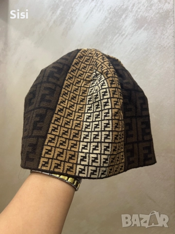 Дамска шапка Fendi
