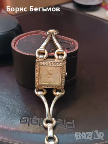 Дамски часовник с кристали Q&Q, снимка 1