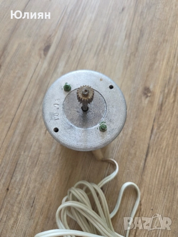 Електрически двигател 220 V от стара машина, снимка 2 - Други - 51708553