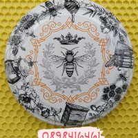 Атрактивни капачки за стъклени буркани с пчелен мед LIMITED SERIE QUEEN MOTHER С НАРОДНИ ШЕВИЦИ, снимка 2 - За пчели - 39782094