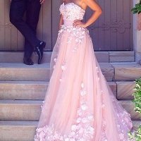 Сватбена рокля с 3 Д цветя в нежно розово, снимка 1 - Рокли - 42302163