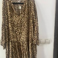 Нова тигрова рокля от Reserved, размер 42, снимка 1 - Рокли - 41844786