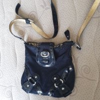 Дамска малка чанта GUESS, снимка 3 - Чанти - 40997573