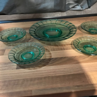 Зелена голяма чиния с 4 БР чинийки, снимка 3 - Чинии - 44557585